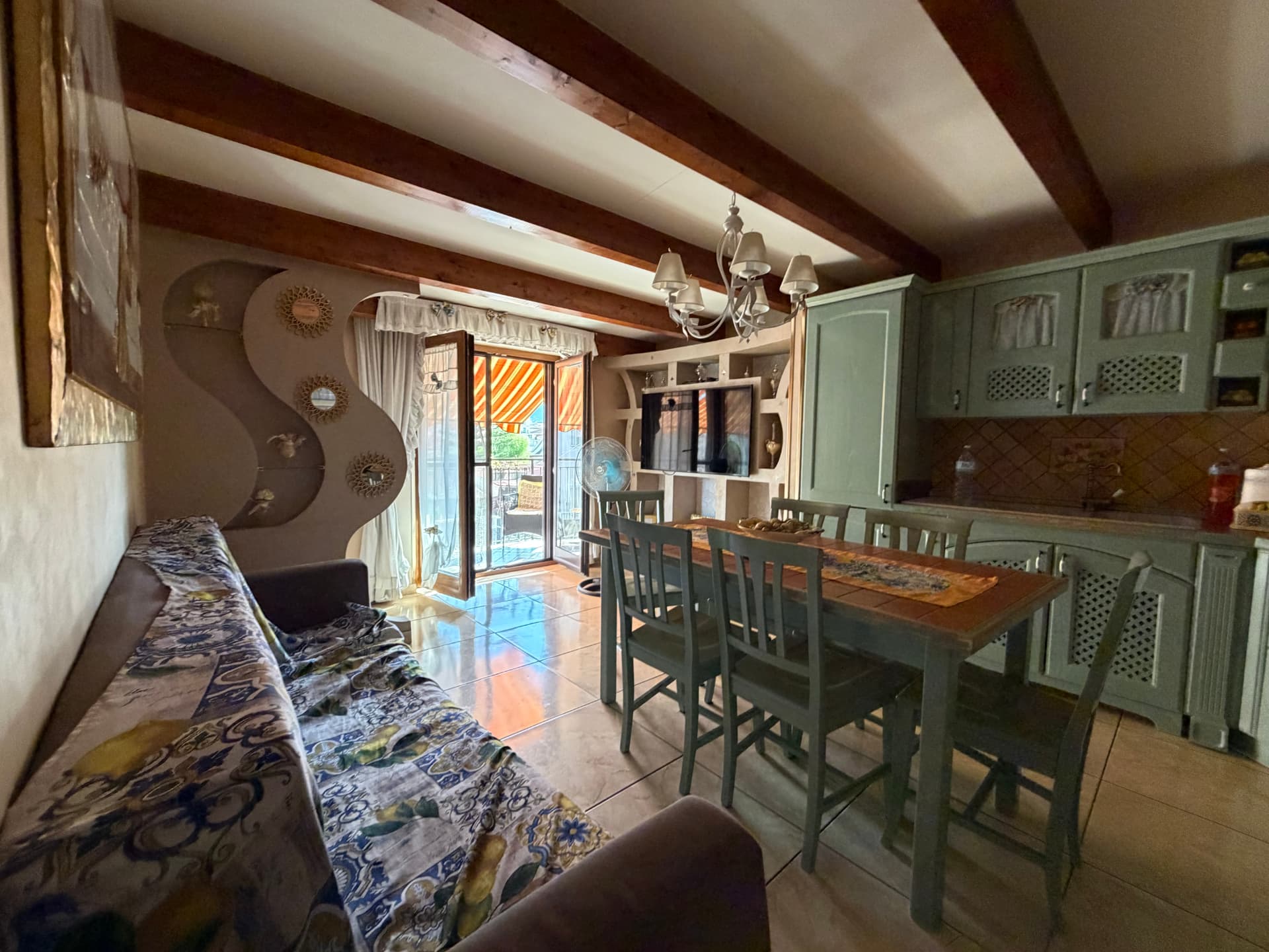 Zona pranzo e soggiorno